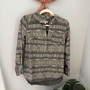 Merona Grey Ivory Aztec Southwestern Pattern Button Down Shirt Blouse Boho Top